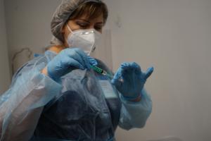 Более 900 тысяч петербуржцев сделали прививку от коронавируса