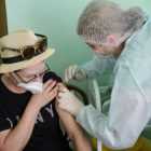 Более 30 тысяч петербуржцев привились от коронавируса за сутки