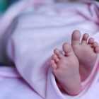 Новорожденная петербурженка попала в больницу после пинка отца