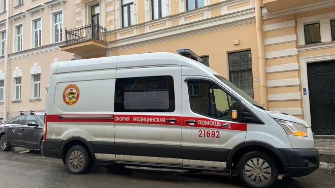 С четвертого этажа дома на Казанской улице вывалилась 11-летняя школьница