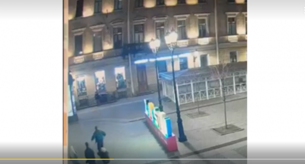 Четырех хулиганов, сломавших инсталляцию ZAMESTIM, задержали в Петербурге