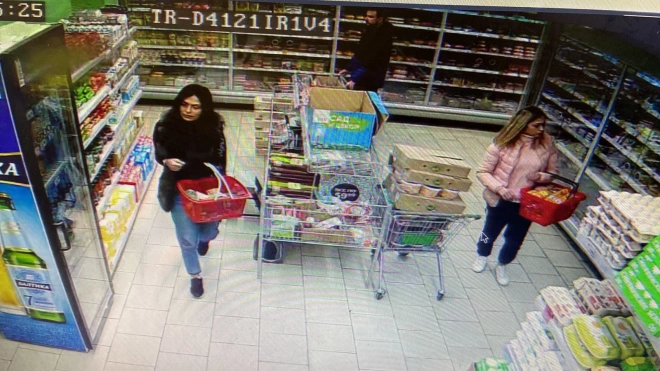 Сотрудники магазина на Петергофском шоссе обвинили девушек в краже двух корзин продуктов0
