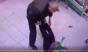 Пьяный мужчина с ножом напал на бывшую возлюбленную в продуктовом магазине - Новости Санкт-Петербурга2
