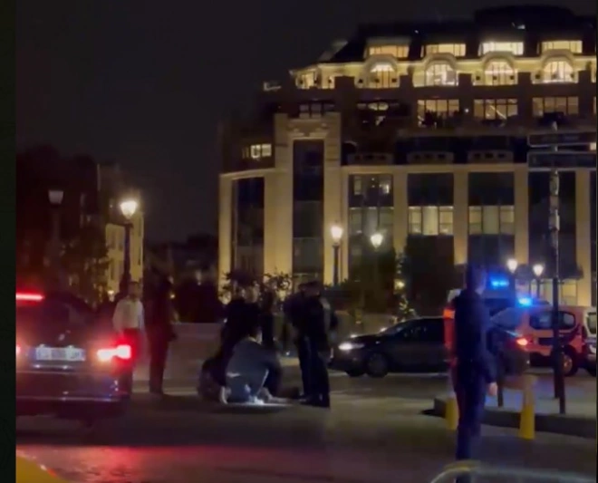 СМИ: полиция открыла стрельбу по автомобилю в Париже, есть погибшие1