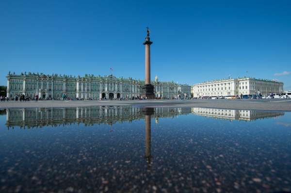 Туристам в центре Петербурга летом будут помогать более ста мобильных помощников