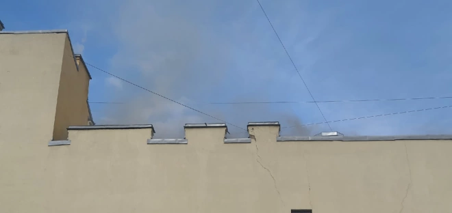В доходном доме Мещанского общества 30 спасателей тушат пожар2