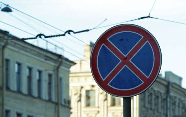 В центре Петербурга переустановят знаки о запрете остановки и стоянки