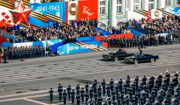 Парады Победы торжественно прошли в Москве и в Северной столице