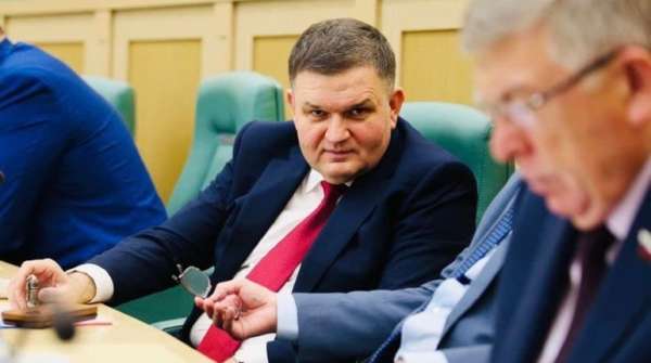 Сергей Перминов поздравил Дрозденко с 10-летием на посту губернатора Ленобласти