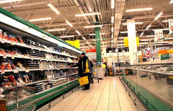 РБК: число краж в продуктовых магазинах России с февраля выросло на треть