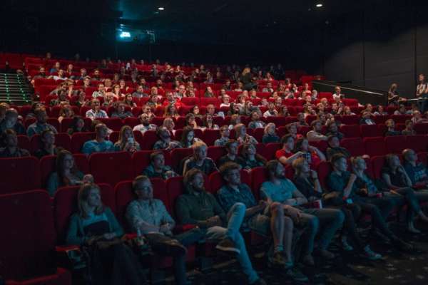 Петербуржцам объяснили, почему в кинотеатрах не показывают &#171;пиратские&#187; фильмы