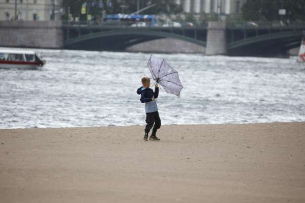 В Петербурге 18 мая объявили повышенный уровень погодной опасности
