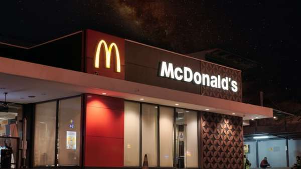 McDonald’s продает российский бизнес предпринимателю из Сибири