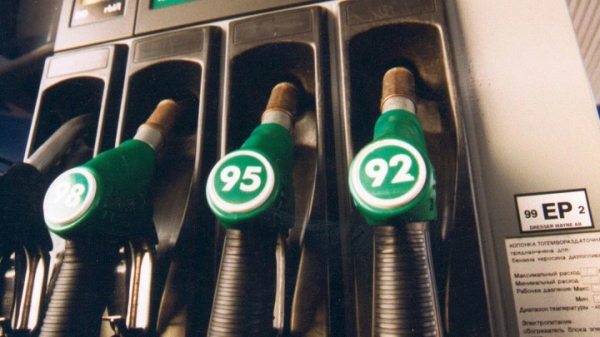 Средняя цена бензина и дизтоплива в России снизилась на прошлой неделе0
