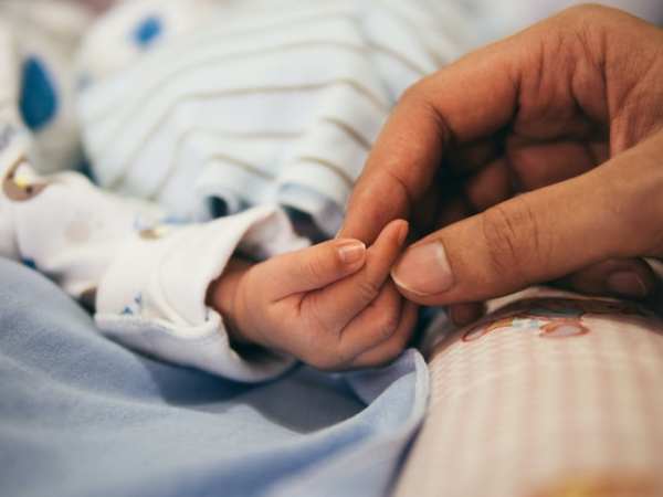 Младенца в состоянии клинической смерти госпитализировали под Рощино