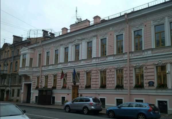Петербургские власти могут начать сдавать в аренду здания закрывшихся в городе консульств