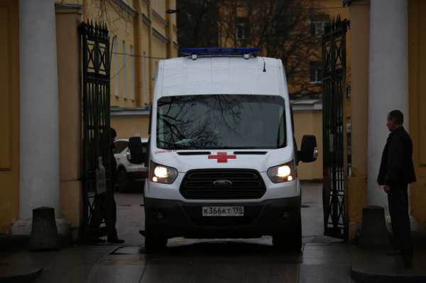 В Петербурге маленькая девочка получила тяжелые ожоги, опрокинув на себя чайник