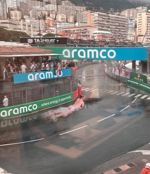 Реакция соцсетей на провал Ferrari и паровозик Алонсо в Монако