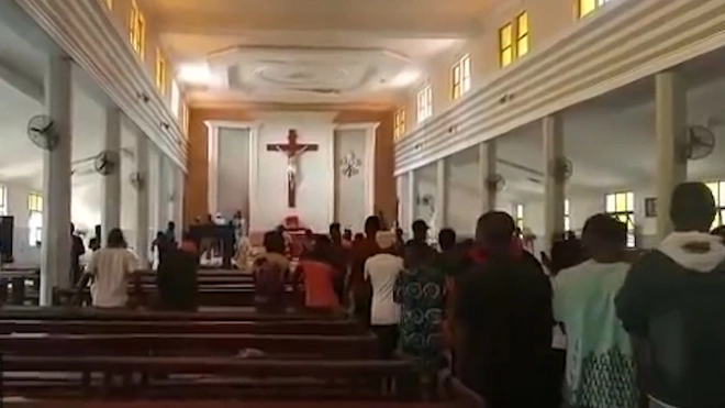 Число убитых при нападении боевиков на католическую церковь в Нигерии превысило 500