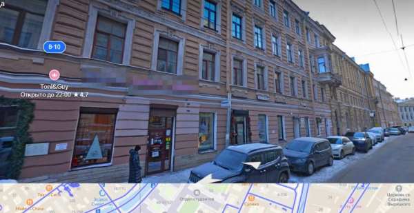 На Казанской улице с лестничной площадки пятиэтажки упала и насмерть разбилась женщина