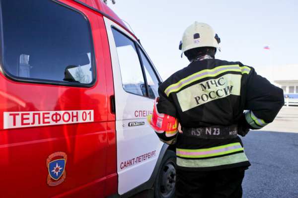 В загоревшемся деревянном доме на Вознесенском шоссе пострадала женщина