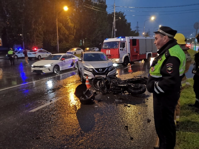 Юный мотоциклист попал в больницу после столкновения с каршерингом на проспекте Маршала Блюхера2