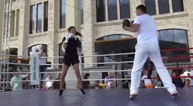 Загитова провела спарринг с двукратным олимпийским чемпионом по боксу