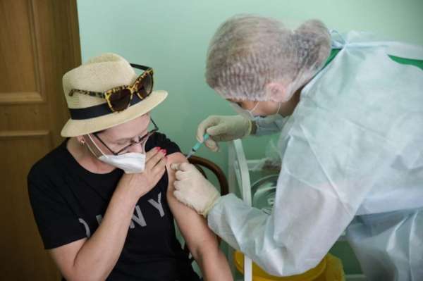 В России вакцинацию от коронавируса могут внести в национальный календарь прививок