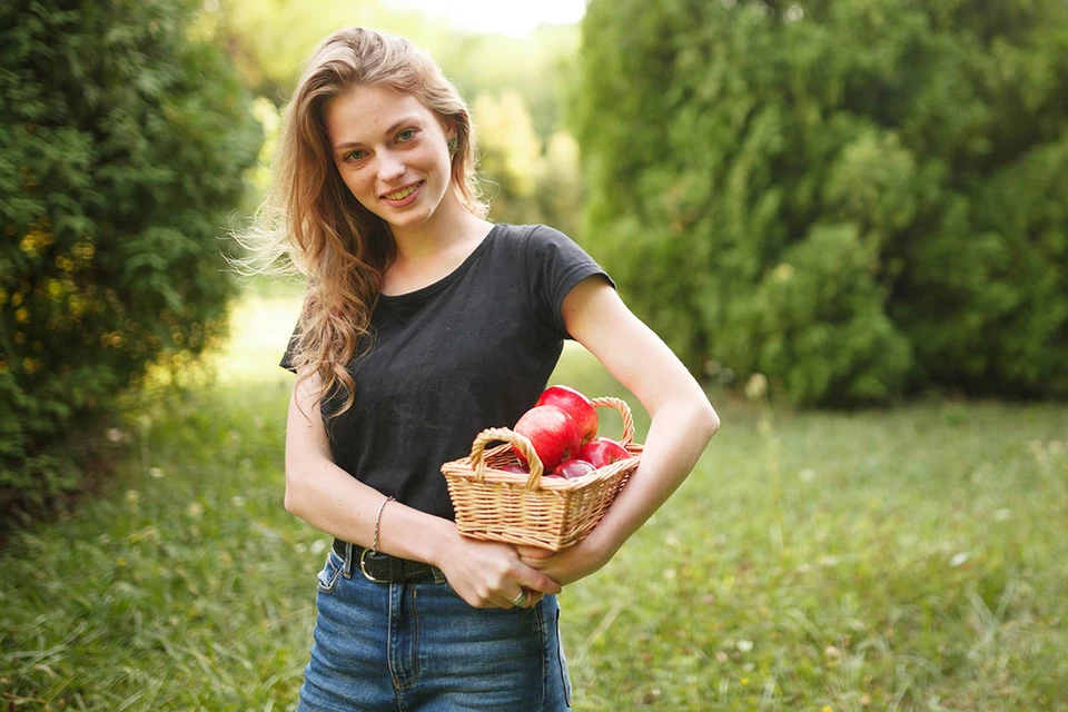 Как есть ягоды и фрукты и не поправиться: простые советы от диетолога