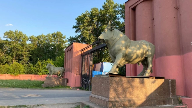 Прокуратура требует принять меры по сохранению скульптуры бронзовых быков на Московском шоссе