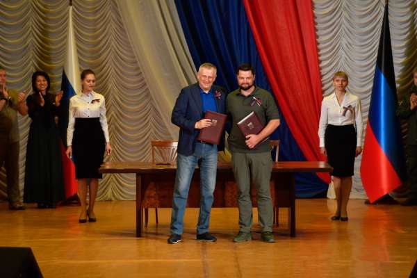 Власти Ленобласти и Енакиево заключили официальный договор о сотрудничестве