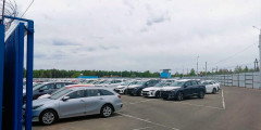 Дефицит автомобилей в России: репортаж с площадок с новыми машинами