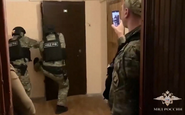 Полиция схватила закладчиков в Петербурге, которые обслуживали клиентов интернет-магазина￼