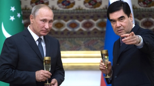 Путин подарил экс-президенту Туркменистана сабли и шахматы 