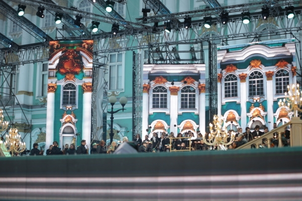 Туристы потратили 3,9 млн рублей на праздновании Дня города в Петербурге