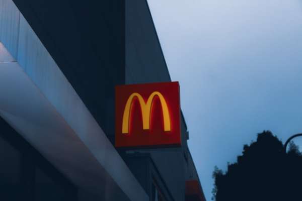 McDonald’s возобновил прием сотрудников на работу в России