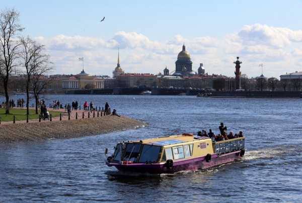 Петербург и Сочи возглавили рейтинг самых популярных направлений для отдыха на День России