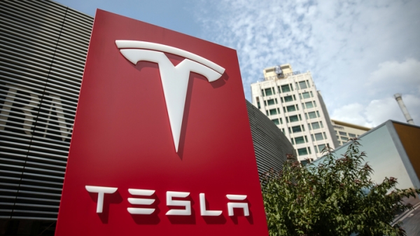 Квартальные продажи электромобилей Tesla упали впервые за два года0
