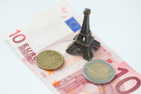 Курс евро упал до 1 доллара: как это отразится на жителях РФ