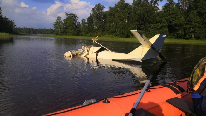 Стало известно о состоянии пилота гидроплана, упавшего в озеро Вуокса