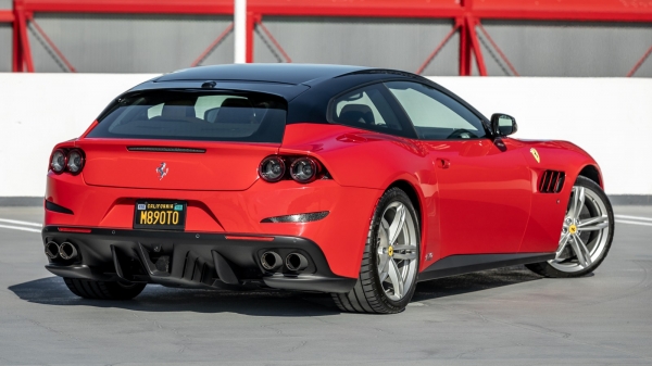 Кроссовер Ferrari Purosangue: новые изображения