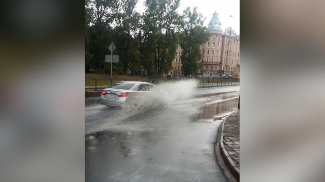 Петербург поплыл после прихода циклона "Зельда"