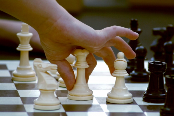 «Взрослых обыгрывать проще»: юный чемпион по шахматам Петербурга рассказал о тайнах спорта
