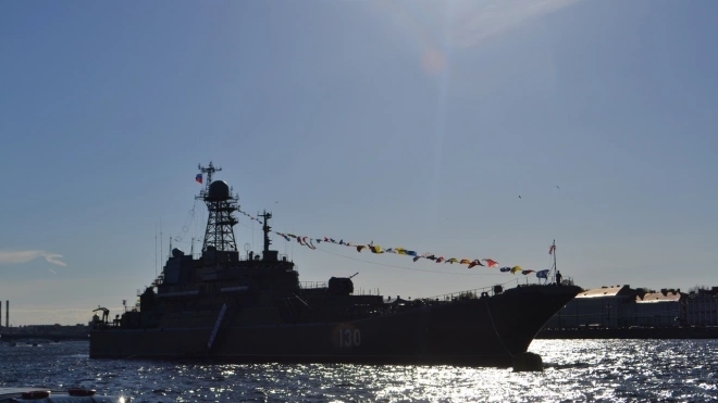 “Морские котики” новой социальной сети ЯRUS поздравили гостей и жителей Санкт-Петербурга с Днём ВМФ!
