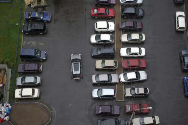 С 1 июля новая зона платной парковки начала работать в центре Петербурга