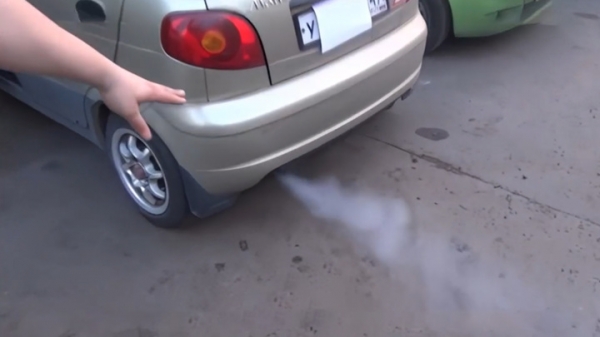 Опасный дым: о чем говорит выхлоп автомобиля0