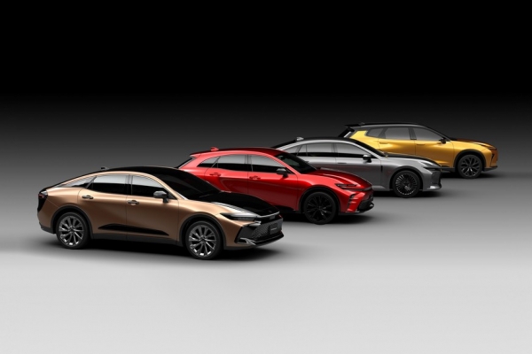 Toyota Crown теперь – глобальное семейство: два седана и кроссоверы