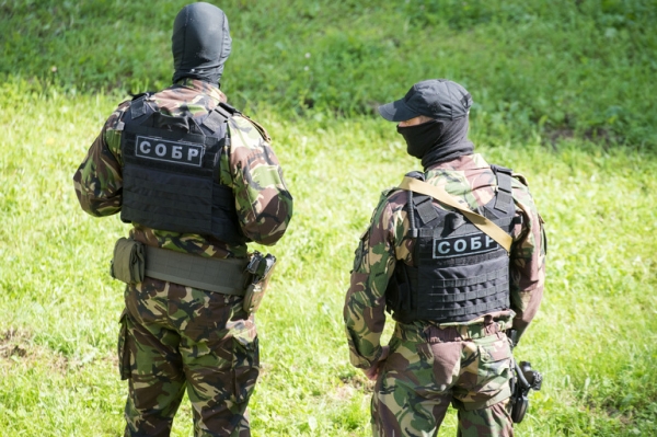 Сотрудники ФСБ изъяли из нарколаборатории в Ленобласти 16 кг наркотиков и более 500 тысяч евро