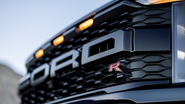 Ford F-150 Raptor R: слабее и дороже, чем Ram 1500 TRX, но с лучшей проходимостью