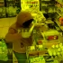 Мужчина с ножом ограбил продуктовый магазин на Кантемировской